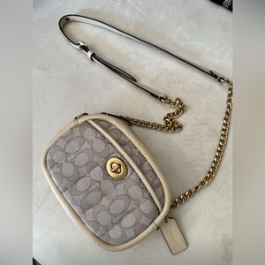 Authentic Coach signature chain link messenger small handbag purse